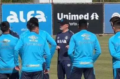 Primeiro treino de Mano Menezes no seu retorno ao Grêmio<!-- NICAID(16021488) -->