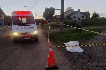 Homem morre atropelado em Picada Café<!-- NICAID(16050096) -->