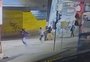 VÍDEO: turistas marroquinos são roubados e agredidos por cerca de 10 homens no centro de Porto Alegre