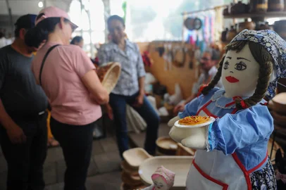 ANTÔNIO PRADO, RS, BRASIL, 11/11/2023. Morador de Antônio Prado come 158 torteis em duas horas e vence competição em evento na Serra. Concurso ocorreu durante o Fenamassa. (Bruno Todeschini/Agência RBS)Indexador: BTK<!-- NICAID(15594812) -->