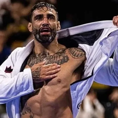 Leandro Lo, 33 anos, morreu na madrugada deste domingo, 7 de agosto de 2022, em decorrência de uma tiro na cabeça. O atleta estava no show do grupo de pagode "Pixote", quando se envolveu em uma briga. <!-- NICAID(15168826) -->