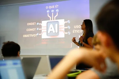 PORTO ALEGRE, RS, BRASIL - 22/03/2024 - Escola Monteiro Lobato, da rede particular, cria iniciativas para uso positivo da inteligência artificial. FOTO: JONATHAN HECKLER, AGÊNCIA RBS<!-- NICAID(15713451) -->