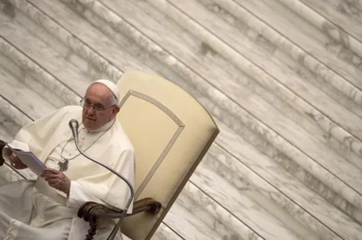 Pope Francis speaks during an audience with "Retrouvaille" associations members at Paul-VI hall in the Vatican on November 6, 2021. (Photo by Tiziana FABI / AFP)<!-- NICAID(14938068) -->