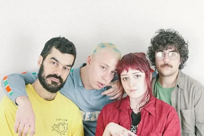 Quem irá animar a noite será Bella e Olmo da Bruxa, .pontonemo e Quem é Você, Alice?. Na foto, os integrantes da Bella e Olmo da Bruxa.<!-- NICAID(16156594) -->