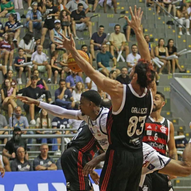 CAXIAS DO SUL, RS, BRASIL, 05/03/2025. Caxias do Sul Basquete x Flamengo, jogo válido pela 35ª rodada do Novo Basquete Brasil - NBB 2024/2025 - realizado no ginásio do Sesi. (Porthus Junior/Agência RBS)Indexador: Porthus JUNIOR<!-- NICAID(15989603) -->