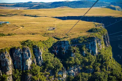 Nova tirolesa do cânion Fortaleza, no Parque Nacional da Serra Geral, em Cambará do Sul.ATENÇÃO: USO EMBARGADO ATÉ 30/06/2023. Coluna Informe Especial.<!-- NICAID(15469146) -->
