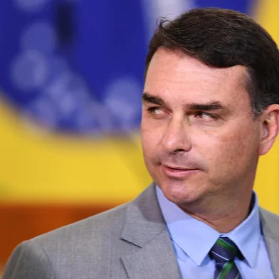 Brazilian Senator Flavio Bolsonaro, son of President Jair Bolsonaro, attends the Marechal Rondon Communications Award ceremony at the Planalto Palace in Brasilia, on September 14, 2021. (Photo by EVARISTO SA / AFP)<!-- NICAID(14890761) -->