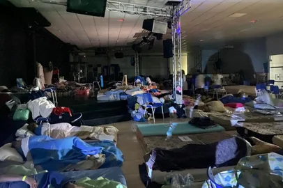 Na Igreja Batista Brasa Zona Norte, o local onde ocorrem os cultos e celebrações virou o aconchego de aproximadamente 140 pessoas e tem previsão de receber outras mais<!-- NICAID(15759230) -->