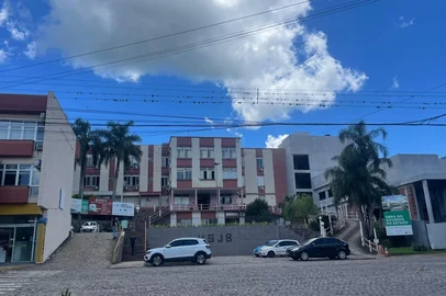 Débora Padilha / RBS TV O pronto-socorro do Hospital São João Batista, de Nova Prata, deve voltar a funcionar a partir das 19h deste domingo (28). A área estava interditada após o incêndio que atingiu a casa de saúde na madrugada deste sábado (27). Ninguém ficou ferido. <!-- NICAID(16194556) -->