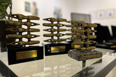 Juliane Ribas / Divulgação O Concurso Anual Literário de Caxias do Sul está com inscrições abertas para sua 60ª edição. Os trabalhos devem ser entregues na Biblioteca Pública Municipal Dr. Demetrio Niederauer, diretamente no 4º andar, de segunda a sexta-feira, das 8h às 17h, e aos sábados, das 8h às 12h. O participante também pode depositá-los na caixa de correspondências da Casa da Cultura Dr. Percy Vargas de Abreu e Lima ou enviá-los pelos Correios, desde que o material esteja acompanhado da respectiva ficha de inscrição. O período de inscrições segue até 15 de abril.<!-- NICAID(16244951) -->