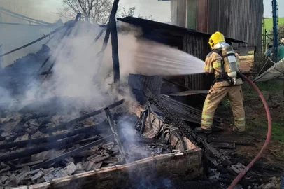 Corpo carbonizado é encontrado em casa após incêndio em Fortaleza dos Valos<!-- NICAID(16080051) -->