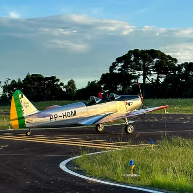 Formadora de pilotos para a 2ª Guerra Mundial, aeronave é restaurada e irá voar em cerimônia no Aeroclube de Garibaldi. Na foto, o Fairchild PT-19 (PP-HQM).<!-- NICAID(16037407) -->