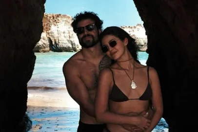 Caio Castro posta fotos de viagem com a gaúcha Vitória Bohn em Portugal<!-- NICAID(16080712) -->