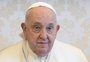 Papa Francisco cai no Vaticano e sofre contusão no braço