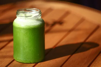 PORTO ALEGRE, RS, BRASIL, 07/05/2019: passo a passo de preparo de suco detox para o Campo.Indexador: ISADORA NEUMANN<!-- NICAID(14068454) -->