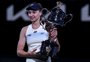 Rybakina vira no terceiro set, bate Sabalenka e é campeã do Australian Open 