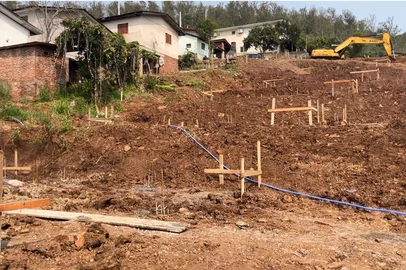 Primeiras casas para vítimas da enhente de setembro de 2023 em Muçum começam a ser construídas em 4 de setembro de 2024.