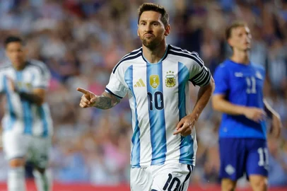 AUBURN, ALABAMA - JUNE 09: Lionel Messi of Argentina celebrates after scoring the team's second goal during the international friendly match between Argentina and Iceland at Jordan-Hare Stadium on June 09, 2026 in Auburn, Alabama.   Todd Kirkland/Getty Images/AFP (Photo by Todd Kirkland / GETTY IMAGES NORTH AMERICA / Getty Images via AFP)<!-- NICAID(16303166) -->