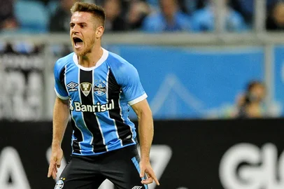 PORTO ALEGRE-RS-BRASIL- 14/05/2017-  Campeonato Brasileiro 2017- Grêmio X Botafogo- Ramiro comemora o segundo gol.FOTO CARLOS MACEDO/ZERO HORA.<!-- NICAID(12912284) -->