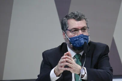 ComissÃ£o Parlamentar de InquÃ©rito da Pandemia (CPIPANDEMIA) realiza oitiva do ex-ministro das RelaÃ§Ãµes Exteriores. O objetivo Ã© obter explicaÃ§Ãµes sobre a conduÃ§Ã£o da diplomacia brasileira durante a crise sanitÃ¡ria provocada pela covid-19. A ComissÃ£o Parlamentar de InquÃ©rito investiga aÃ§Ãµes do governo federal no enfrentamento da pandemia e aplicaÃ§Ã£o de recursos da UniÃ£o transferidos para estados, Distrito Federal e municÃ­pios para essa finalidade. A reuniÃ£o acontece no formato semipresencial por decisÃ£o do presidente do Senado Federal. Ã mesa, ex-ministro das RelaÃ§Ãµes Exteriores, Ernesto AraÃºjo.Foto: Edilson Rodrigues/ Agência Senado / DivulgaçãoLocal: BrasÃ­liaIndexador: Edilson RodriguesFonte: AgÃªncia SenadoFotógrafo: e<!-- NICAID(14786150) -->