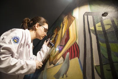 Alunos e professores do curso de Conservação e Restauração de Bens Culturais da Universidade Federal de Pelotas (UFPel) vão ajudar a restaurar 20 obras danificadas na tentativa de golpe do dia 8 de janeiro de 2023.<!-- NICAID(15643554) -->