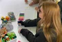 Pessoas com deficiência visual participam de oficina de ilustração literária em festival de Caxias do Sul