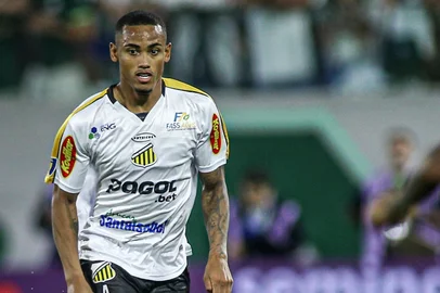 Raphael Silvestre / Novorizontino Zagueiro Patrick, alvo do Inter, com a camisa do Novorizontino<!-- NICAID(16241920) -->