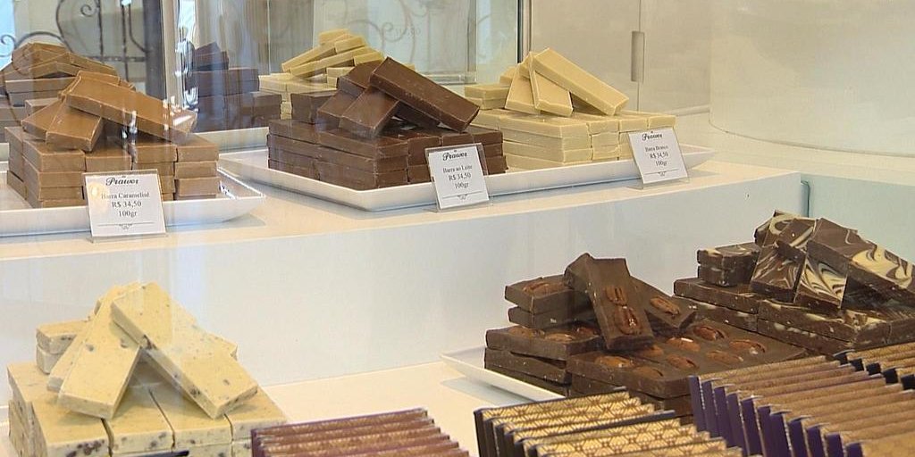 Imagem destacando a experiência sensorial do chocolate artesanal de Gramado