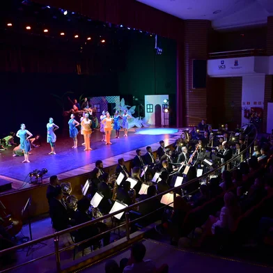 A Orquestra Municipal de Sopros, a Cia. Municipal de Dança e a Escola Preparatória de Dança da Secretaria Municipal da Cultura apresentam no dia 15 de outubro o espetáculo cênico-musical “Especial Infantil Pedro e o Lobo”, sob a regência de Gilberto Salvagni, narração de Uelinton Canedo e direção cênica de Paula Giusto.<!-- NICAID(16145353) -->