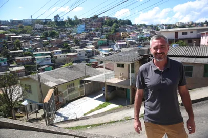 CAXIAS DO SUL, RS, BRASIL, 22/10/2024. Eleições 2024 - Rodrigo Weber, vereador eleito no último 06/10, pelo PSB. Weber vai para a sua primeira legislatura, tendo sido eleito com 3.213 votos. O vereador é morador do bairro Planalto e foi onde garantiu sua eleição. (Porthus Junior/Agência RBS)<!-- NICAID(15896543) -->