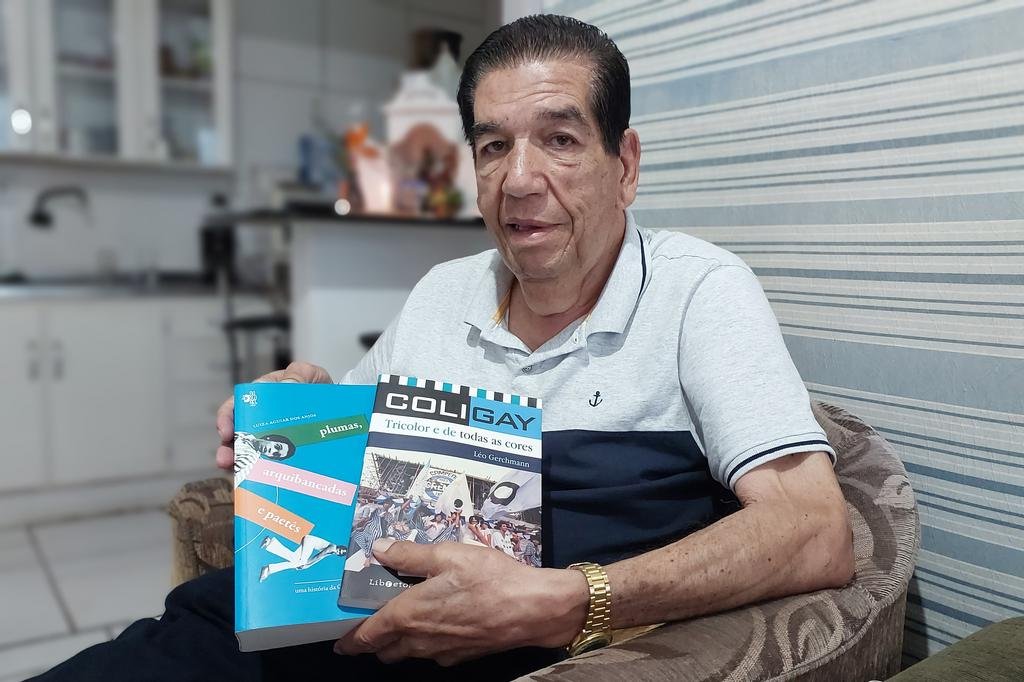 Morre Volmar Santos, fundador da primeira torcida LGBT do Brasil, aos 77 anos