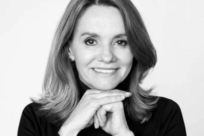 Thaisa Storchi Bergmann é pesquisadora IA do CNPq, Chefe do Grupo de Pesquisa em Astrofísica do Instituto de Física da UFRGS, membro da Academia Brasileira e Mundial (TWAS) de Ciências e ganhadora do Prêmio Internacional L'Oreal/UNESCO para Mulheres na Ciência em 2015 por seu trabalho no estudo dos Buracos Negros supermassivos e seu efeito na evolução das galáxias no Universo.<!-- NICAID(14033181) -->