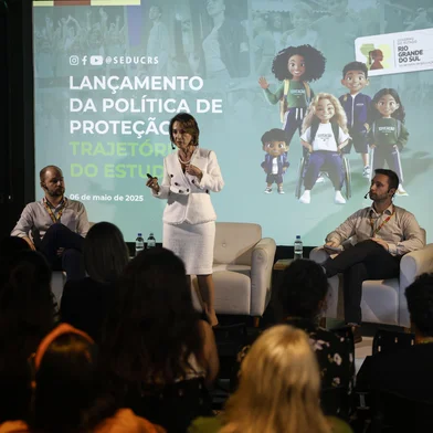 PORTO ALEGRE, RS, BRASIL - 2025.05.06 - Lançamento da Política de Proteção à Trajetória do Estudante. Na foto: Raquel Teixeira, secretária de Educação (Foto: André Ávila/ Agência RBS)Indexador: Andre Avila<!-- NICAID(16031316) -->