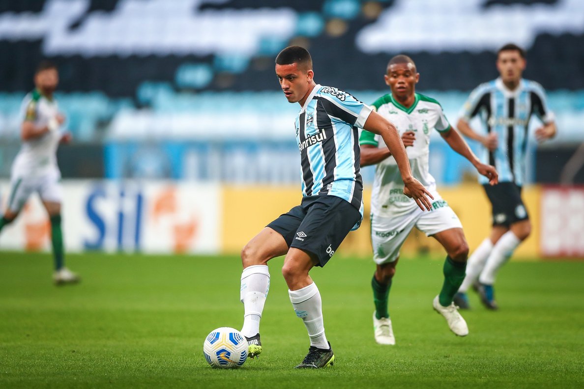 Sem Diego Souza, Grêmio só deve ter Ricardinho para centroavante, contra o Vitória