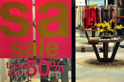 Fotógrafo: Tadeu Vilani - Porto Alegre - RS - Data: 03.06.2012Liquidação nas lojas do Shopping Iguatemi.<!-- NICAID(8381568) -->