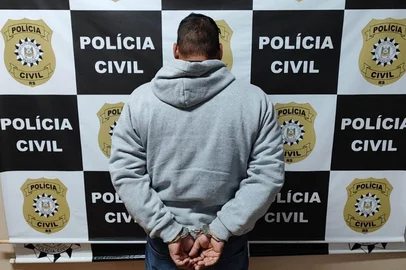 Suspeitos de matar Marlon Celso da Costa, segurança da Ceasa, na estação Anchieta da Trensurb são presos em Canoas.<!-- NICAID(16078331) -->