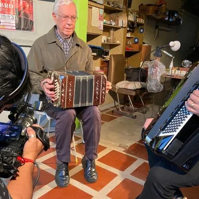 Acordeonistas Julian Dutra (E) e Rafael De Boni conversam para a tericeira temporada da série documental Causos e Gaitas. <!-- NICAID(14948500) -->