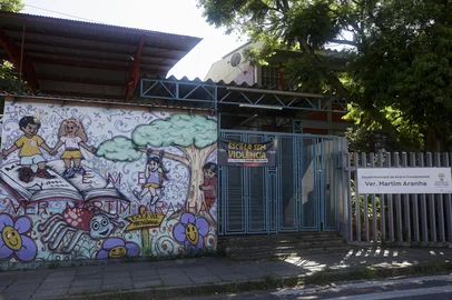 PORTO ALEGRE, RS, BRASIL, 12-01-2026: EMEF Vereador Martim Aranha, no bairro Santa Tereza, será afetada pela mudança. As secretarias da Educação de Porto Alegre e do Rio Grande do Sul definiram uma mudança para o ano letivo de 2026 que afetará 29 escolas. Na rede municipal, 12 instituições deixarão de oferecer o 6º ano do Ensino Fundamental. A rede estadual, por sua vez, extinguirá as turmas de 1º ano do Fundamental em 17 escolas. Foto: Mateus Bruxel/Agência RBSIndexador: MATEUS BRUXEL<!-- NICAID(16202216) -->