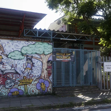 PORTO ALEGRE, RS, BRASIL, 12-01-2026: EMEF Vereador Martim Aranha, no bairro Santa Tereza, será afetada pela mudança. As secretarias da Educação de Porto Alegre e do Rio Grande do Sul definiram uma mudança para o ano letivo de 2026 que afetará 29 escolas. Na rede municipal, 12 instituições deixarão de oferecer o 6º ano do Ensino Fundamental. A rede estadual, por sua vez, extinguirá as turmas de 1º ano do Fundamental em 17 escolas. Foto: Mateus Bruxel/Agência RBSIndexador: MATEUS BRUXEL<!-- NICAID(16202216) -->