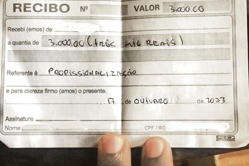 Atletas denunciam estelionato<!-- NICAID(15613249) -->
