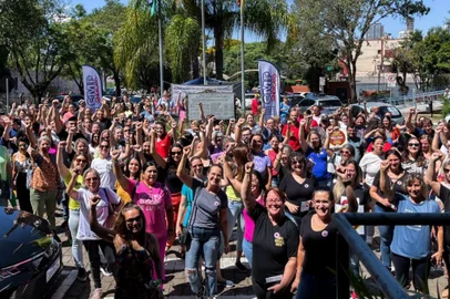 Prefeitura oferece 6,1% de reajuste salarial para servidores municipais<!-- NICAID(15380392) -->
