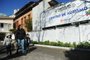 CAXIAS DO SUL, RS, BRASIL, 29/08/2023. A reportagem foi até o Centro de Autismo, parceria entre a Prefeitura de Caxias do Sul e o Hospital do Círculo, que em agosto de 2023 completa um ano de funcionamento. Na foto, Quellen Da Fontoura Rodrigues, 35 anos, mãe dos gêmeos Nicolas Rodrigues Cesareno (de moletom cinza claro) e Maik Rodrigues Cesareno (de roupa escura), de 5 anos. Ambos possuem grau de autismo e frequentam o centro. (Bruno Todeschini/Agência RBS)Indexador: BTK<!-- NICAID(15525478) -->