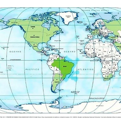 Mapa-múndi do IBGE com o Brasil ao centro.<!-- NICAID(15741186) -->