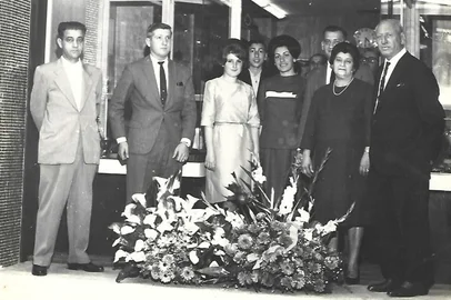 Família Lichtman na abertura da loja Safira da Rua Coronel Genuíno, em 1963. Luiz (o fundador) é o senhor no canto direito. <!-- NICAID(16143279) -->