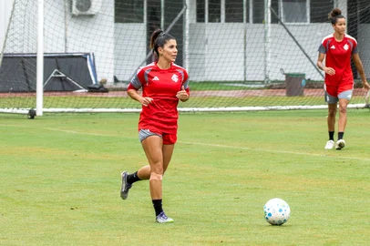 Paulinha, lateral do Inter<!-- NICAID(16268059) -->