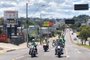 Motociclistas percorrem ruas de Caxias e se unem a manifestantes em frente ao 3º GAAe<!-- NICAID(15265172) -->