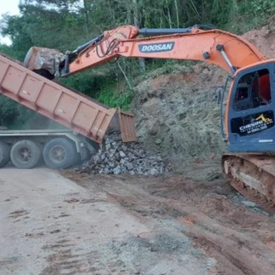 Circulação está permitida desde as 18h terça-feira (27) até as 7h de quarta (28). Durante o dia, rodovia fica em meia pista<!-- NICAID(15467754) -->