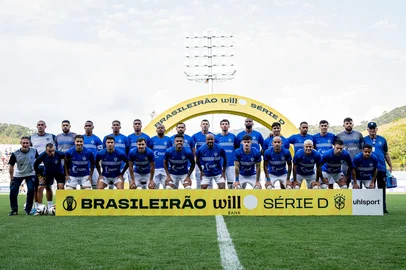 O Barra é o campeão da Série D de 2025. Em duelo disputado neste sábado (4), em Itajaí (SC), o time catarinense ficou no empate sem gols com o Santa Cruz. Como venceu o primeiro jogo por 2 a 1 na Arena de Pernambuco, na semana passada, a equipe comandada pelo técnico Eduardo Souza tinha a vantagem do empate para erguer a taça.<!-- NICAID(16139446) -->