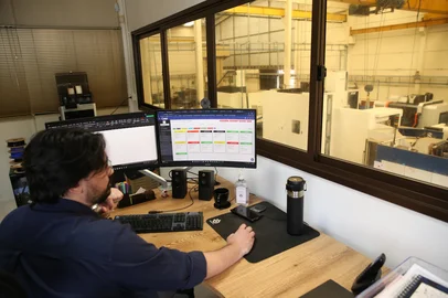 Ariéli Ziegler / Agencia RBS CAXIAS DO SUL, RS, BRASIL, 20/01/2026. Empresas da Serra gaúcha participam de programas voltados para o fortalecimento e melhorias nos processos da indústria, por meio de parceria com a Fundep - Fundação de Desenvolvimento da Pesquisa. Inova Indústria de Matrizes. Na foto, diretor de operações Gianluca Scopel, 26 anos. (Ariéli Ziegler/Agência RBS)<!-- NICAID(16207687) -->