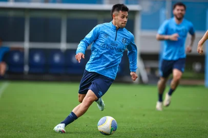 RS - FUTEBOL/ TREINO GREMIO 2024 - ESPORTES - Jogadores do Gremio realizam treino tÃ©cnico durante a manha desta terca-feira, no CT Luiz Carvalho, na preparaÃ§Ã£o para a partida valida pelo Campeonato Brasileiro 2024. FOTO: LUCAS UEBEL/GREMIO FBPA<!-- NICAID(15886276) -->